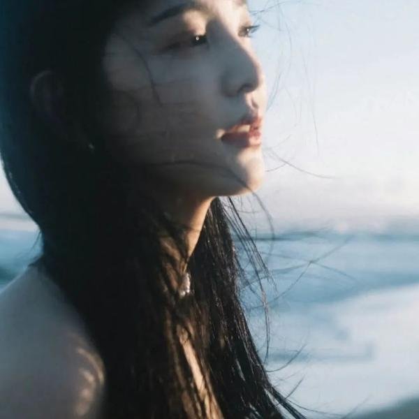 抓着彩虹的男人